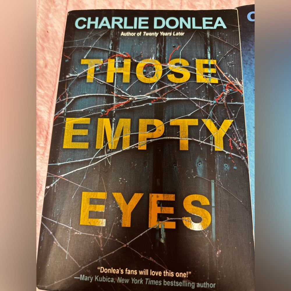 Those empty eyes by Charlie Donlea book